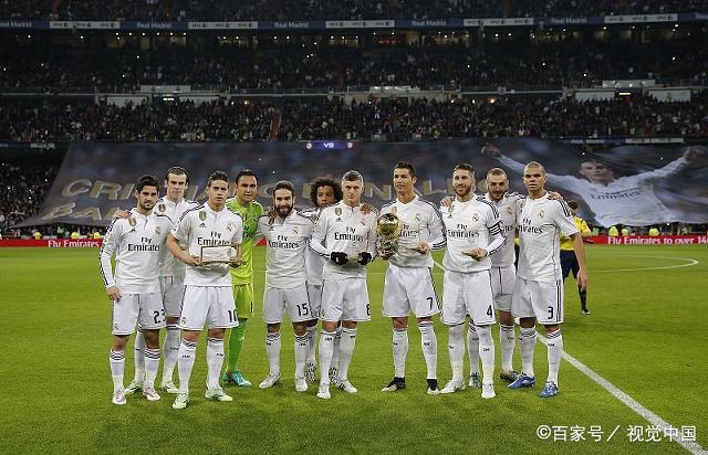 伤病无碍！徐杰兜出来迎着防守 坚决出手超远三分一箭穿心！