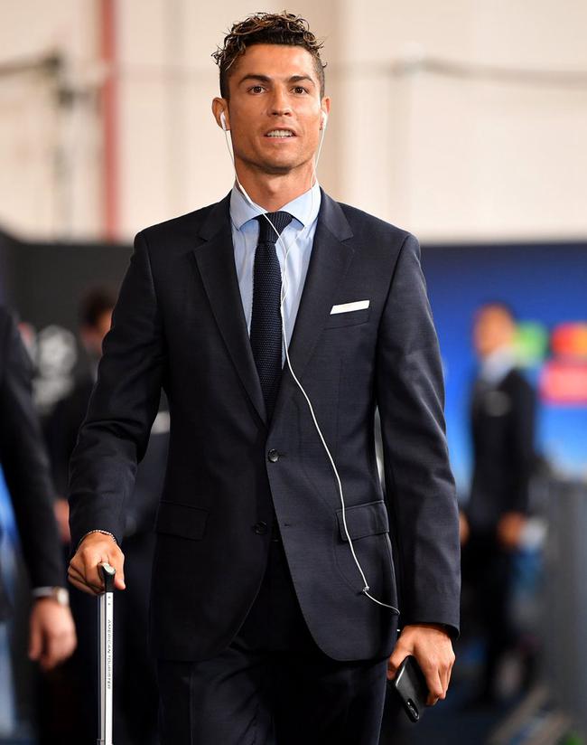 [中超]乃比江右侧送传中球 法比奥门前头球破门