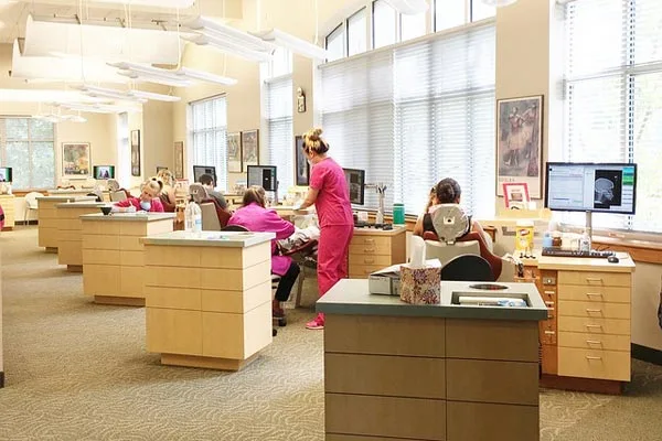 华体会以整合品牌体育服务体系，展现平台强大实力为核心，带来高效便捷的体验。 - 华体会